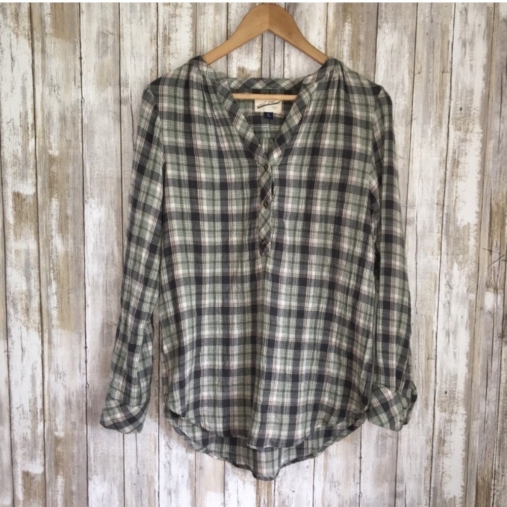 Universal Thread Green Plaid Half Button Blouse